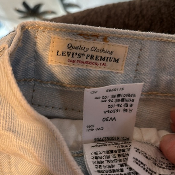 Levi’s 501 Distressed Light Wash Jean Shorts with red tab - Picture 2 of 14